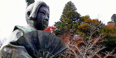 桃太郎の銅像(町指定有形文化財)